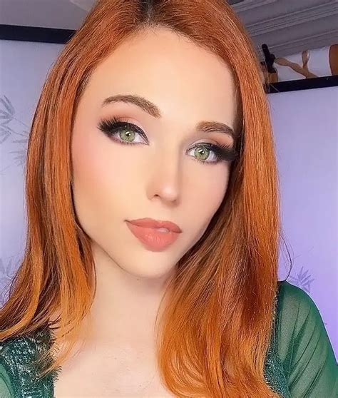 kaitlyn siragusa feet|Amouranth Biography, Parents, Height, Age and more。